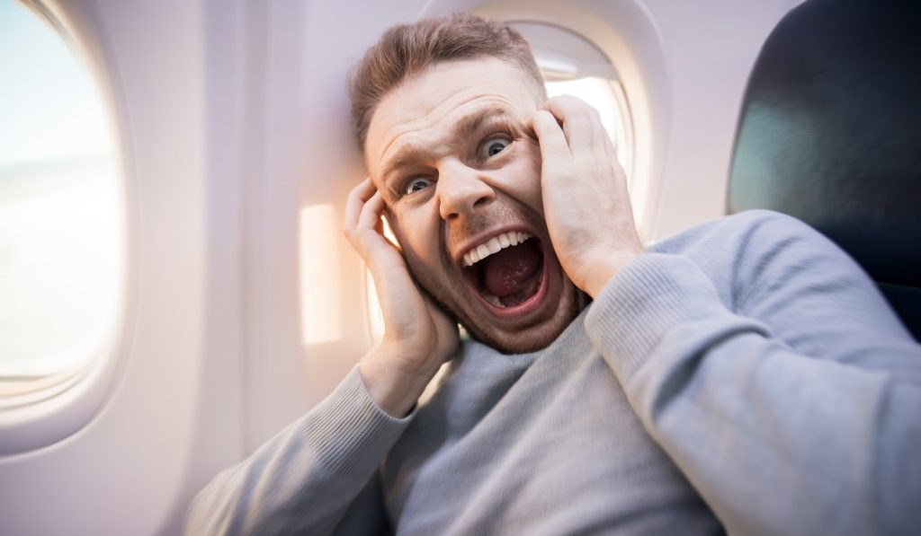 Urechi înfundate la zbor? Trucuri simple și rapide ca să scapi de durere