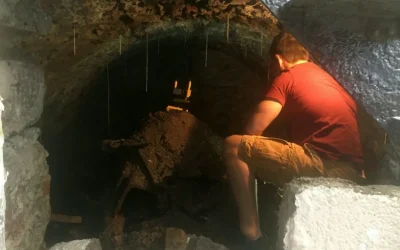 Renovare uluitoare: Un bărbat dă de „poarta” către anii 1900 în propria casă