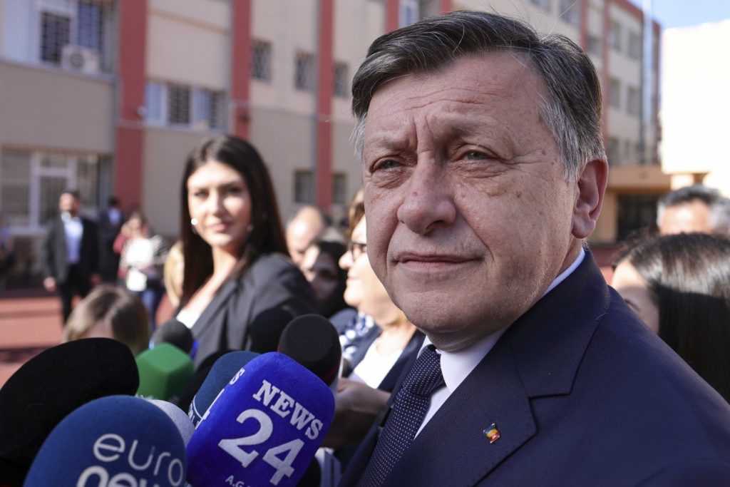 Fostul candidat la prezidențiale, CRIN ANTONESCU, neagă orice implicare în scandalul fotografiilor dinaintea alegerilor prezidențiale din 2025