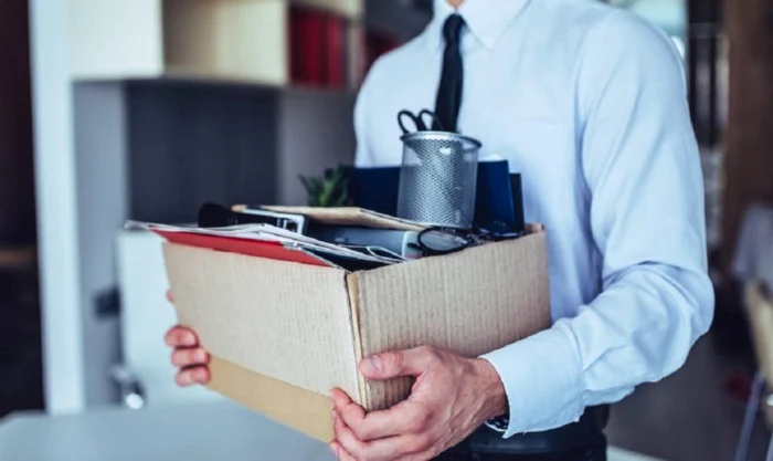 Val de concedieri în România: Ce domenii sunt afectate și câți angajați riscă să-și piardă locul de muncă O serie de companii din diverse sectoare economice din România au demarat sau intenționează să demareze programe de disponibilizare a personalului, pe fondul schimbărilor economice și al adaptării la noile realități ale pieței