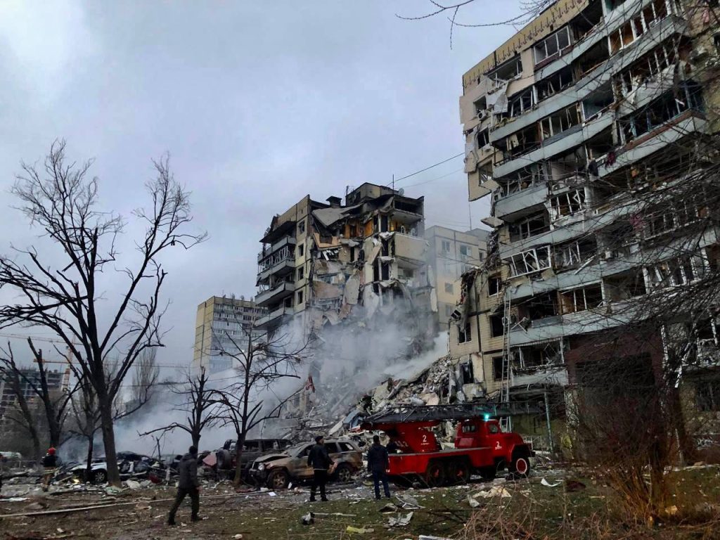 Două persoane și-au pierdut viața și alte trei au fost rănite în urma unor atacuri aeriene rusești asupra unor districte din regiunea Dnipro, în estul Ucrainei
