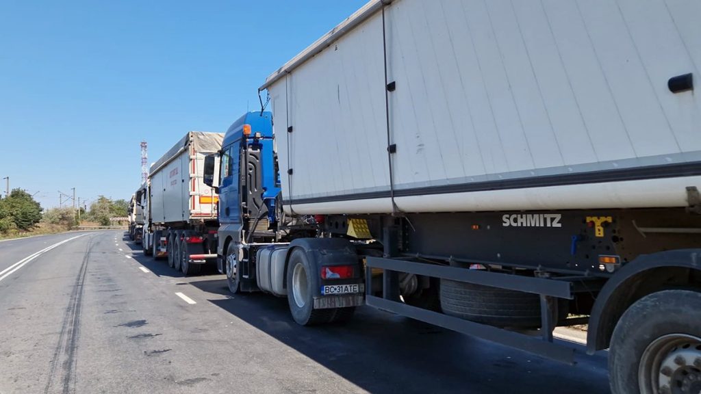 Prețul motorinei lovește puternic transportatorii Transportatorii de mărfuri din România se confruntă cu dificultăți din cauza scumpirii accentuate a carburanților