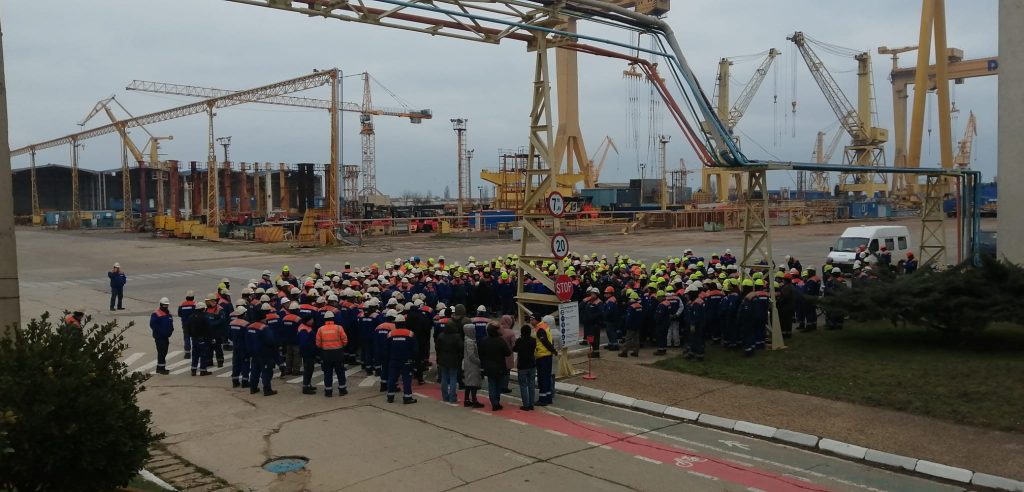 Aproape 4.700 de angajați de la Liberty Galați, Damen Shipyards Mangalia și Romaero București vor primi salariile restante Aproape 4.700 de angajați de la importante companii românești vor beneficia de o veste bună înainte de sărbătorile de Paște