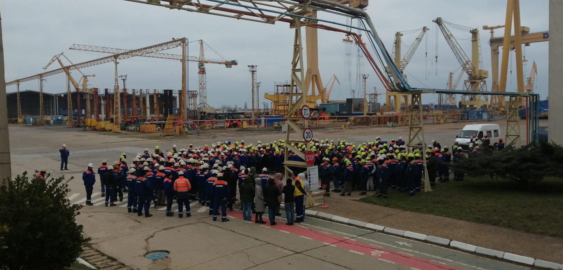 Aproape 4.700 de angajați de la Liberty Galați, Damen Shipyards Mangalia și Romaero București vor primi salariile restante Aproape 4.700 de angajați de la importante companii românești vor beneficia de o veste bună înainte de sărbătorile de Paște