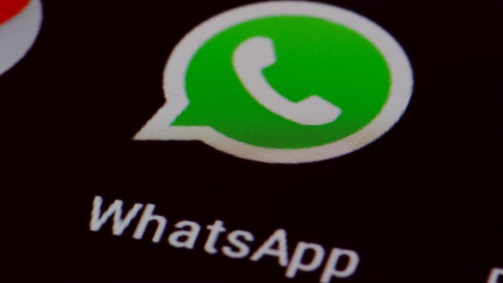 WhatsApp, parțial cu plată: Ce avantaje aduce abonamentul Plus?