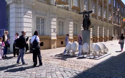 Ouă gigant la Timișoara: Paștele costă 7.000 de euro, iar statuia e umbrită