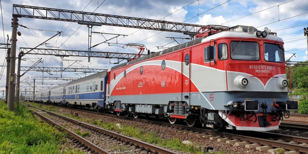 Blocaj feroviar între Brașov și Sighișoara: Un copac a pus trenurile pe STOP