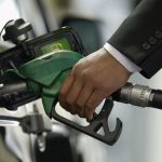 Benzina, sub 9 lei în București! Motorina se ieftinește, dar e scumpă