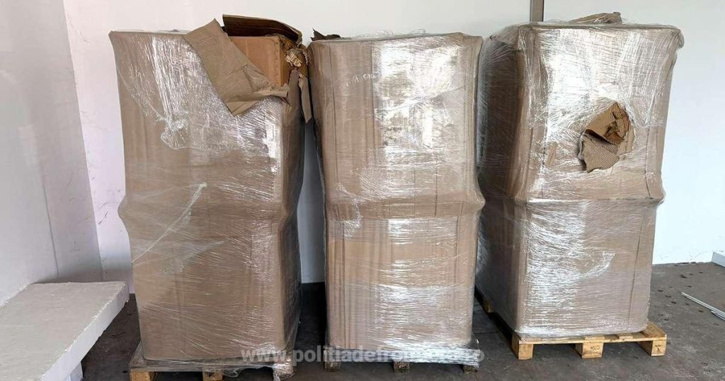 Giurgiu: Peste o tonă de tutun de contrabandă, găsită într-o dubă