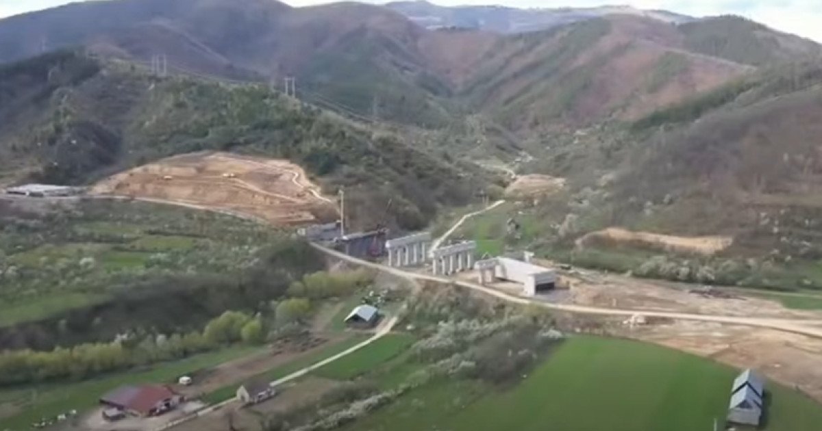 Un nou tunel pe autostrada Sibiu-Pitești (A1) intră în lucru Săpăturile au început la încă un tunel pe autostrada Sibiu-Pitești (A1), a anunțat luni directorul general al Companiei Naţionale de Administrare a Infrastructurii Rutiere (CNAIR), Cristian Pistol