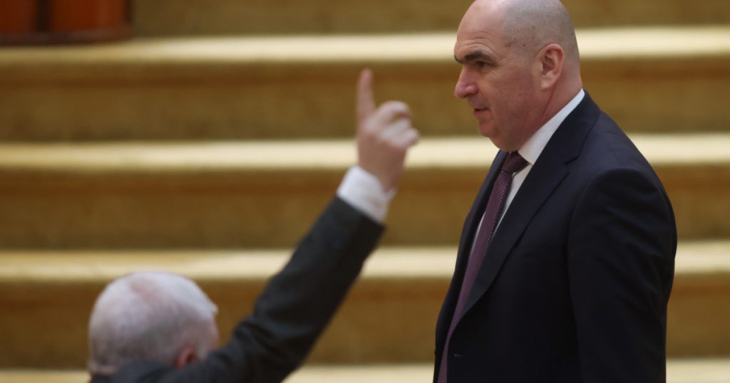 Opoziția, dezbinată: PACE strânge semnături, AUR ezită la moțiune