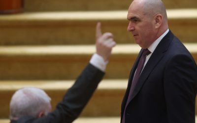 Opoziția, dezbinată: PACE strânge semnături, AUR ezită la moțiune