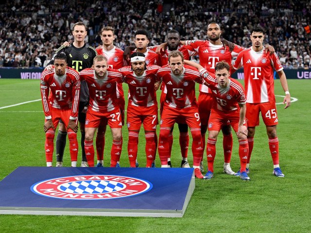 „De clasă mondială!” – Germanii omagiază un fotbalist după victoria Bayernului cu Real Madrid După o partidă electrizantă pe terenul lui Real Madrid, încheiată cu scorul de 1-2 în favoarea Bayernului, un fotbalist a fost lăudat de criticii germani