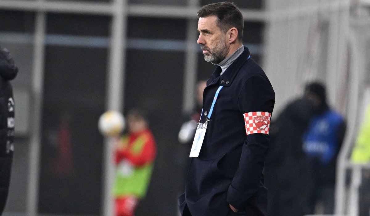 FC Argeș și Dinamo, remiză cu gust amar pentru „câini” Meciul de sâmbătă seară dintre FC Argeș și Dinamo s-a încheiat la egalitate, scor 1-1, în cadrul play-off-ului Ligii 1