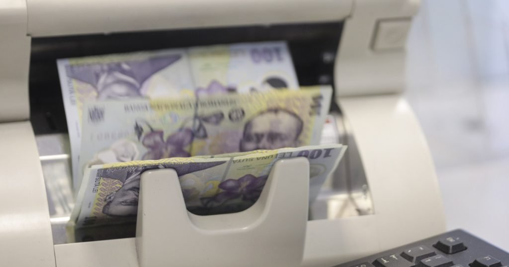 Ministerul Finanțelor a atras suplimentar milioane de lei de la bănci Ministerul Finanțelor a reușit să atragă marți suma de 56,4 milioane de lei de la bănci, prin intermediul unei emisiuni suplimentare de obligațiuni