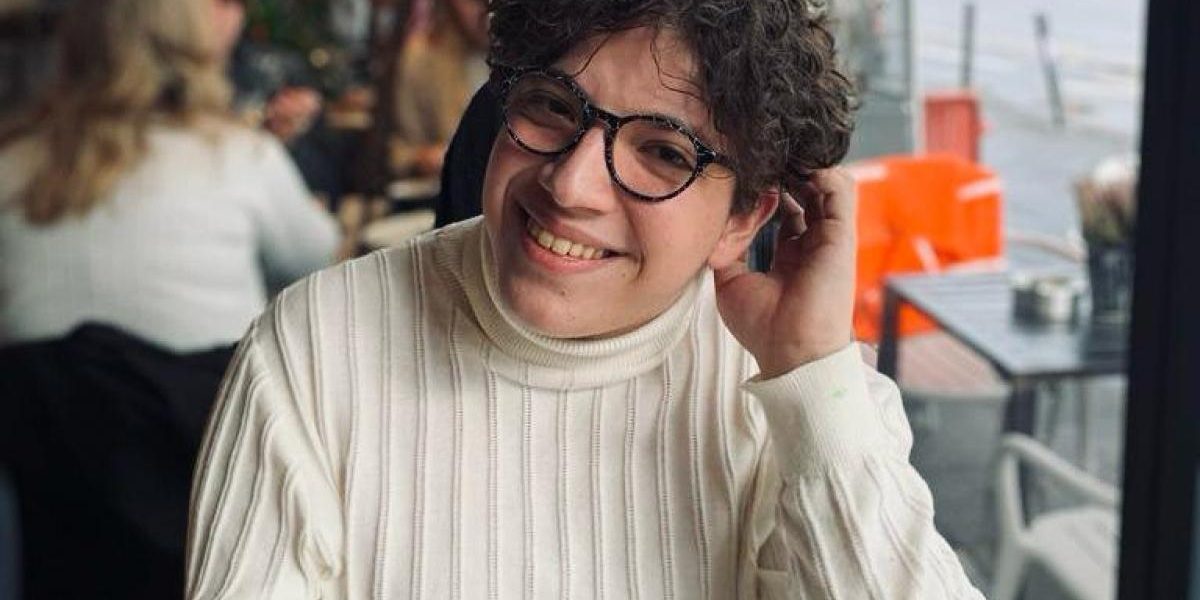 a-cucerit-elita-frantei-dar-romania-il-umileste-cu-dosarul-cu-sina-povestea-geniului-in-scaun-cu-rot.jpeg - JurnalUrban