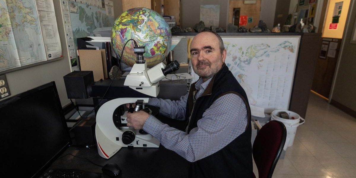 Nou mineral, ascuns într-un diamant: A fost botezat cu numele geochimistului