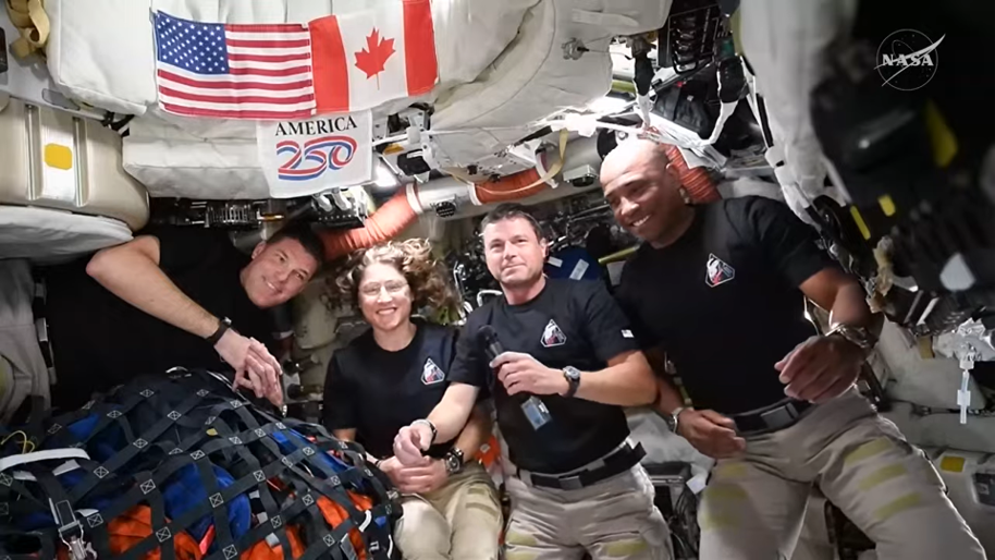 Astronauții de pe Artemis II au finalizat un zbor istoric de șapte ore în jurul Lunii, marcând prima revenire a omenirii la suprafața lunară din 1972, de la misiunea Apollo 17, și au capturat imagini spectaculoase ale feței ascunse a Lunii