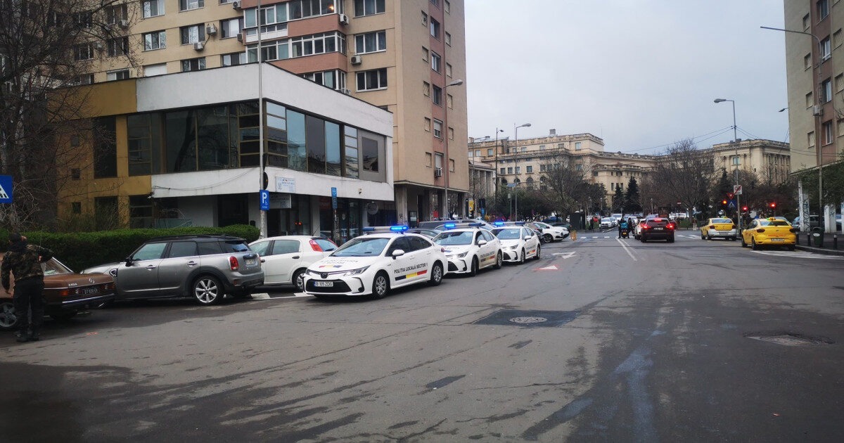 Poliția, la Sălii Palatului: Verifică parcările ilegale și locuri „rezervate”