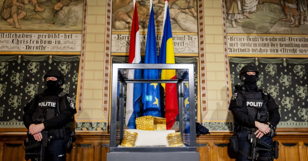 Coiful de la Coțofenești și brățări dacice, recuperate în Olanda. România plătește