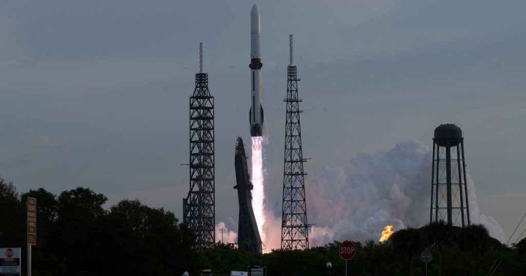 Blue Origin lansează racheta cu motor reutilizabil, o premieră istorică