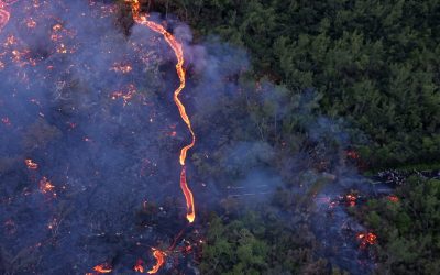 Lava vulcanică din REUNION se revarsă în ocean: IMAGINI ULUITOARE