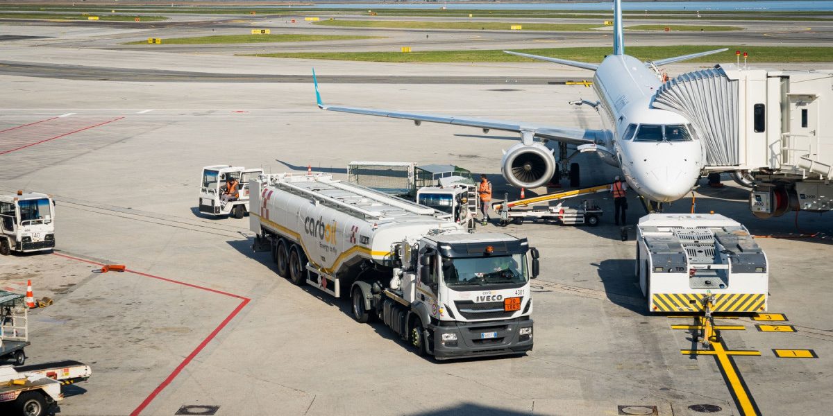 Avionul, mai scump ca niciodată? Europa, cu teamă de vacanțe anulate