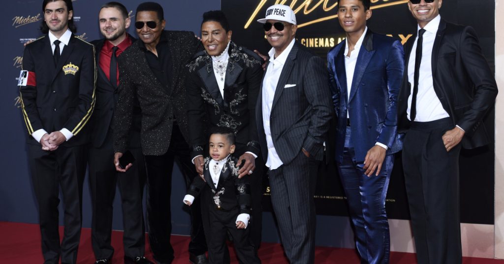 Familia Jackson, la Berlin: Nepotul cântă „Regele Pop” în noul film „Michael”