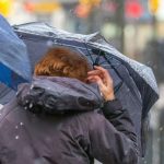 Vreme severă în România: Cod galben și portocaliu de viscol, ploi și ninsori