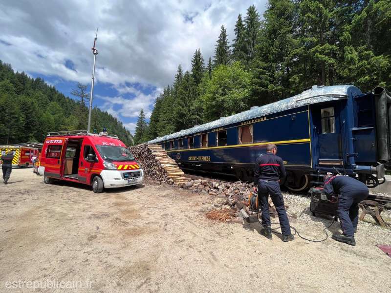Un mecanic de tren a decedat, iar alte 27 de persoane au fost rănite marți în urma unei coliziuni între un tren de mare viteză TGV și un camion în nordul FRANTEI