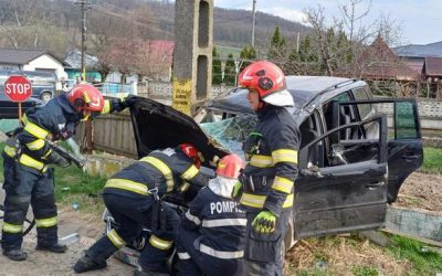 Accident GRAV în Iași: Patru persoane, implicate într-o coliziune violentă