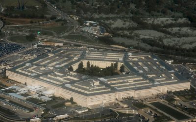 Pentagonul, discuții secrete cu Ford și GM: Arme pe bandă rulantă?