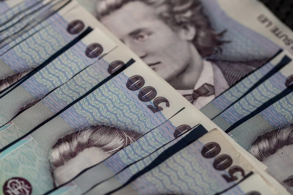 Ajutorul de deces: Cine sunt beneficiarii și ce pași trebuie urmați Un ajutor de deces în valoare de 4.596 lei este acordat familiilor asiguraților sau pensionarilor decedați