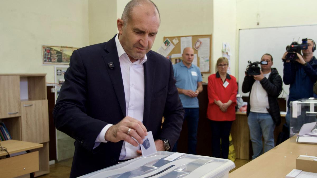 Radev cere mobilizare: Bulgaria, în prag de anticipate, cu votul pe tavă