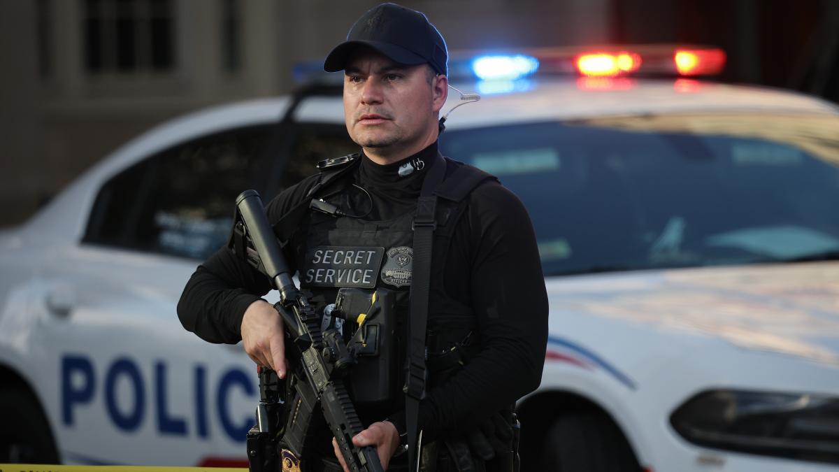 Focuri de armă lângă Casa Albă: Poliția caută un suspect