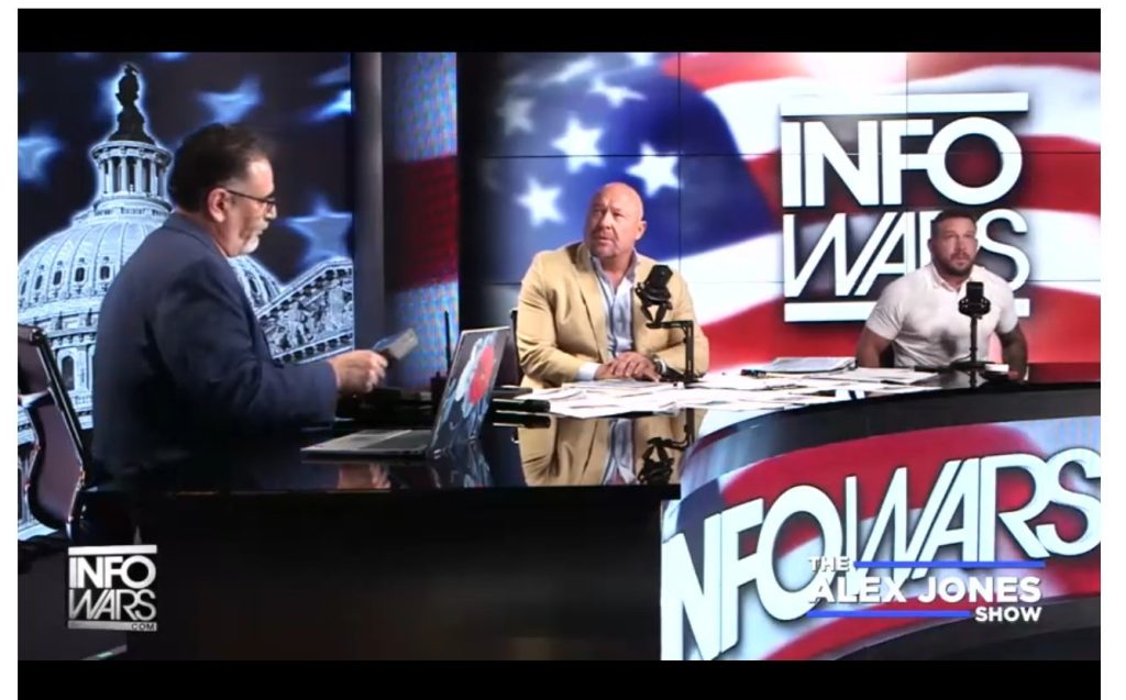 The Onion vrea să transforme site-ul lui Alex Jones într-o parodie