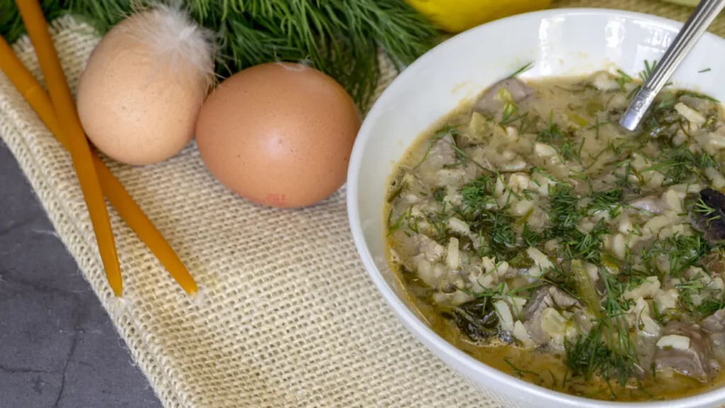 Bunătățuri de Paște bizare: De la ouă negre la friptură de iepure