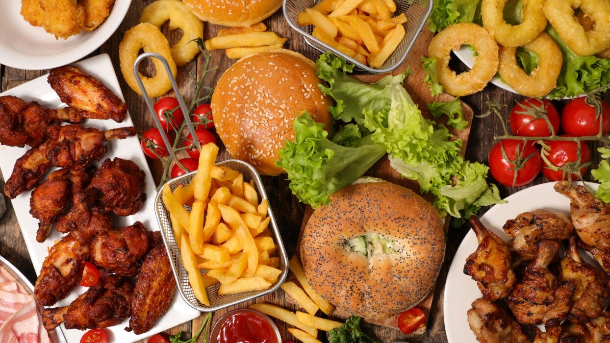 Alertă medicală: Dieta cu ultraprocesate crește riscul de boli osoase