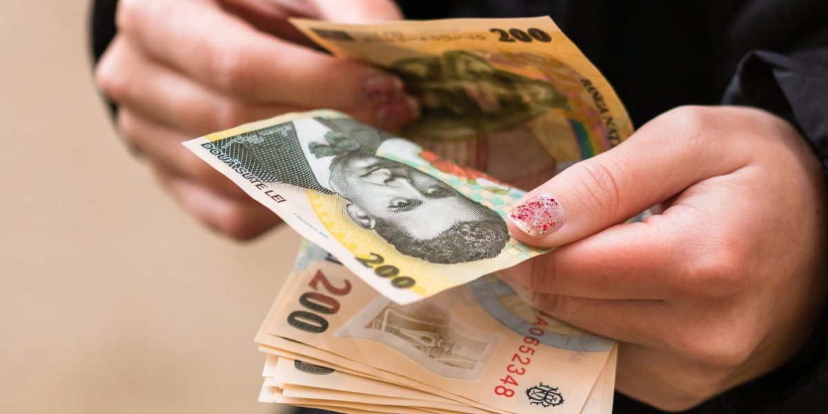 Bani în plus pentru studenți: Cine primește 2.550 lei lunar în România