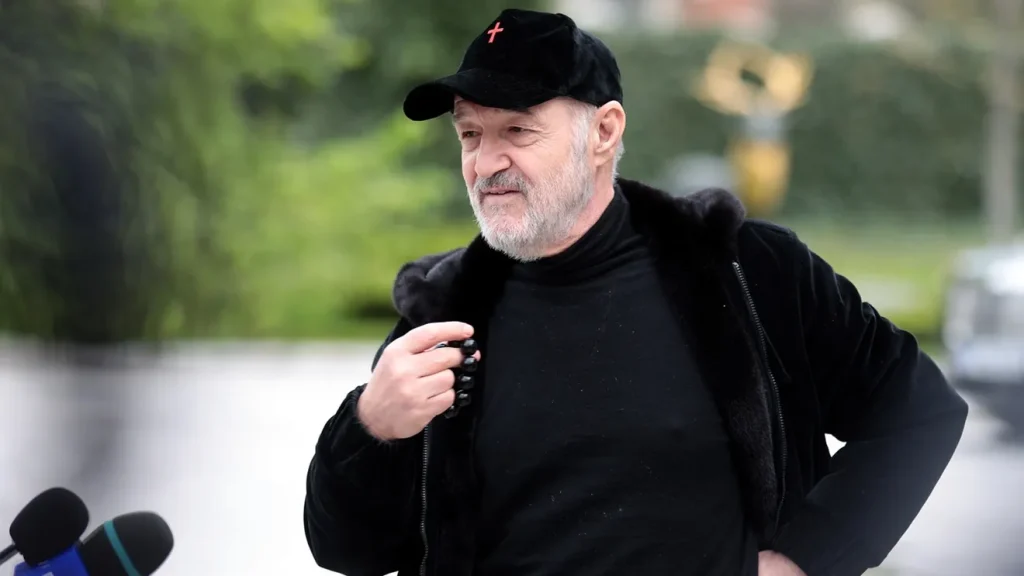 ANTRENORUL FCSB PENTRU SEZONUL VIITOR, ANUNȚAT DE DUMITRU DRAGOMIR Banca tehnică a celor de la FCSB pare să-și fi găsit antrenorul pentru sezonul viitor