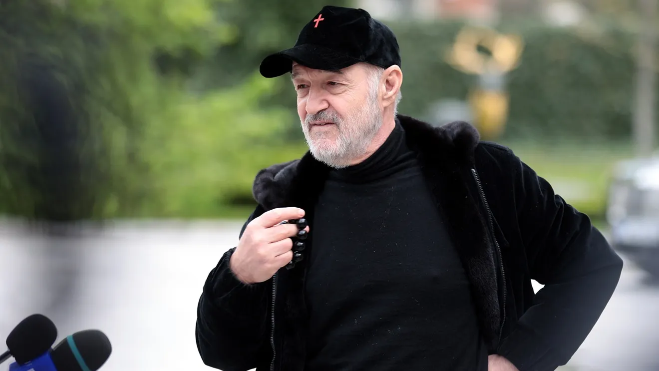 ANTRENORUL FCSB PENTRU SEZONUL VIITOR, ANUNȚAT DE DUMITRU DRAGOMIR Banca tehnică a celor de la FCSB pare să-și fi găsit antrenorul pentru sezonul viitor