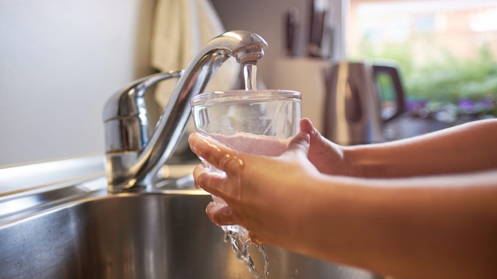 Apa rece, întreruperi în București: Zonele afectate și datele exacte