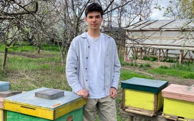 Codrin din Iași, micul apicultor cu stupina „smart”: A strâns bani și a cucerit Europa