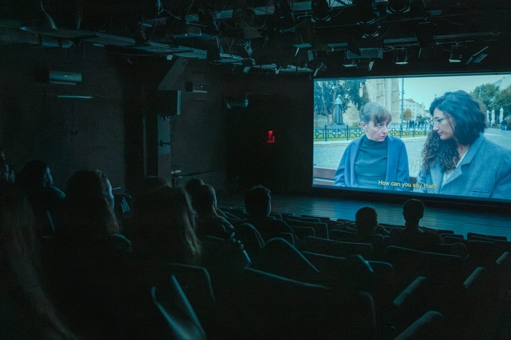 O selecție a celor mai apreciate filme românești revine pe marile ecrane în aprilie, într-un maraton cinematografic dedicat celor două decenii de cinematografie autohtonă