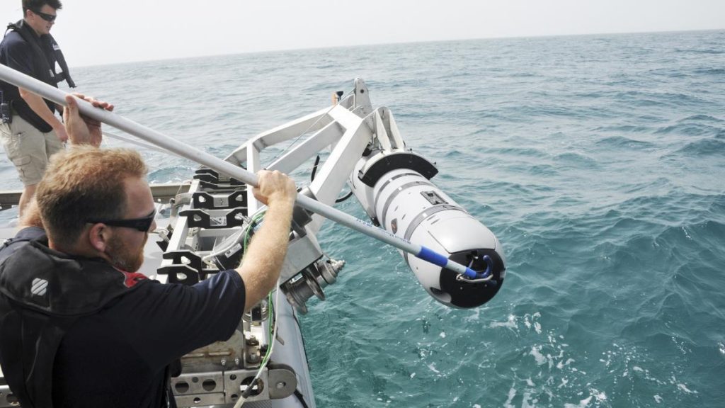 SUA trimit drone submarine în Ormuz: Războiul minelor cu Iranul se mută sub apă