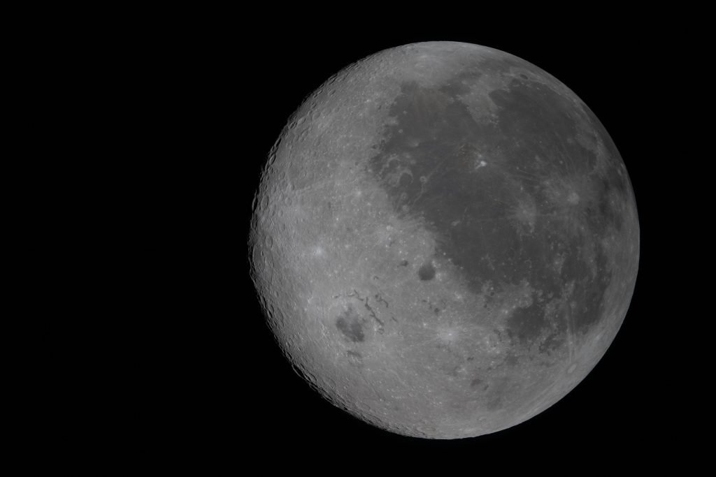 Misiunea Artemis II a stabilit un nou record pentru distanța parcursă de oameni în spațiu, depășind recordul precedent stabilit de Apollo 13 în 1970