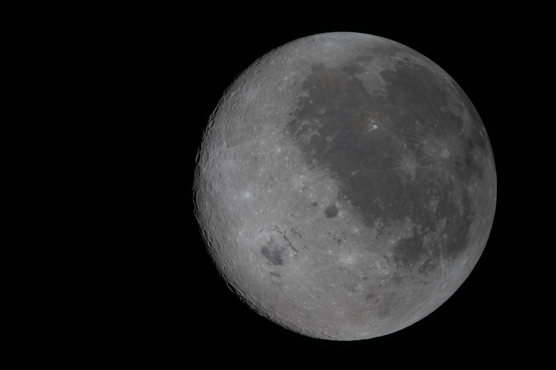 Misiunea Artemis II a stabilit un nou record pentru distanța parcursă de oameni în spațiu, depășind recordul precedent stabilit de Apollo 13 în 1970