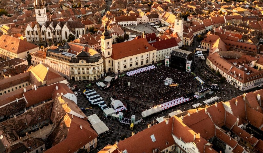 Festival: Spectatorii primesc banii pe bilete și apoi intră gratis