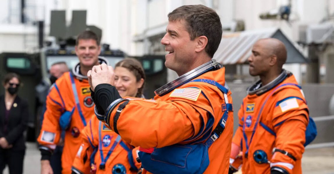 Bacon & fine dining în spațiu: Dieta astronauților, schimbată radical după 50 de ani