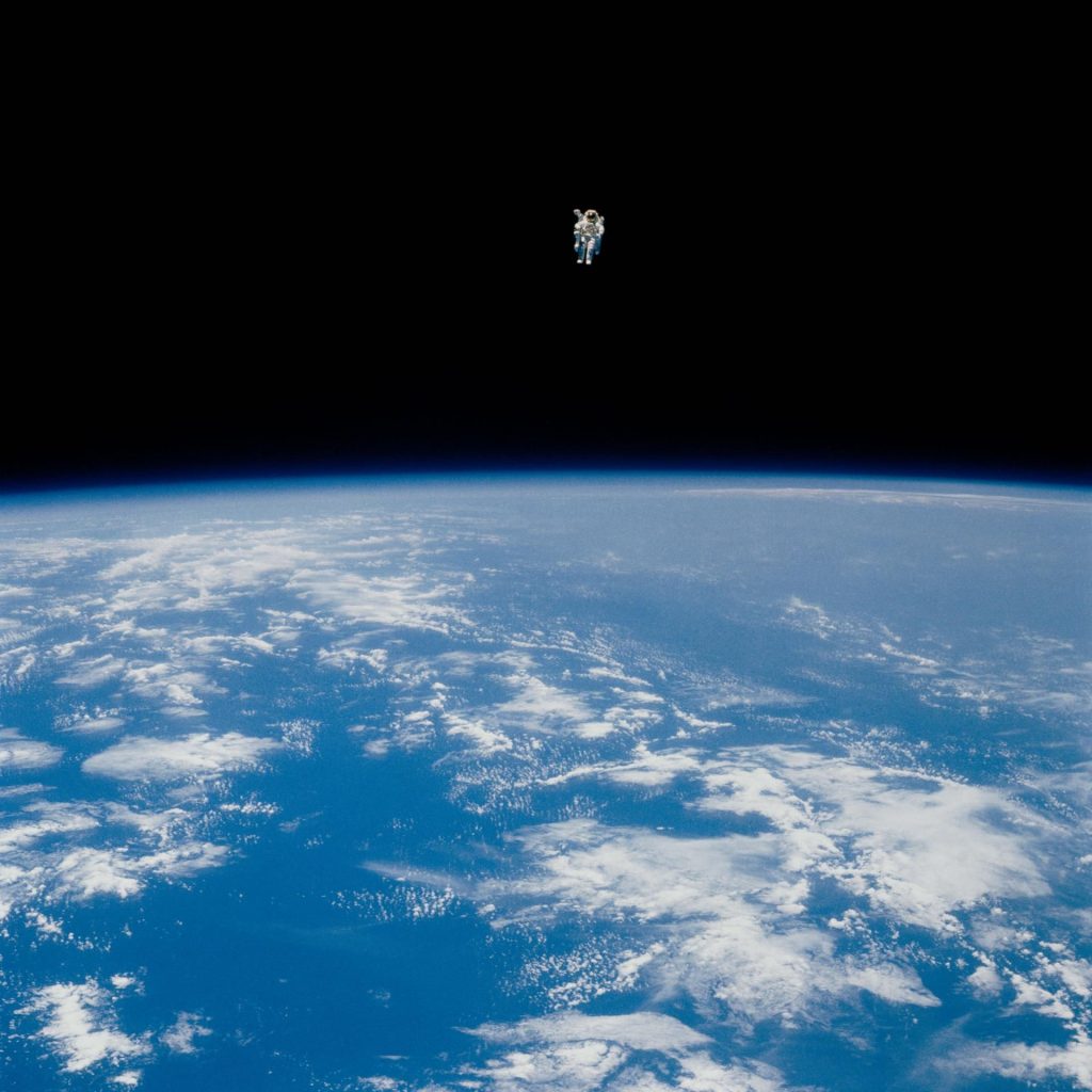 În 1984, NASA risca enorm: Cum a salvat un astronaut un satelit!